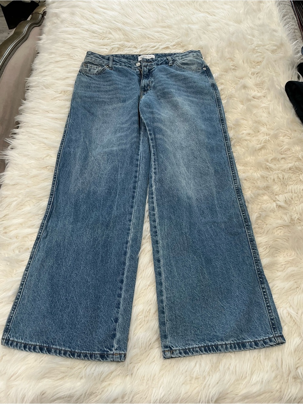 Classic Wide-Leg Women’s Jeans in Faded Blue